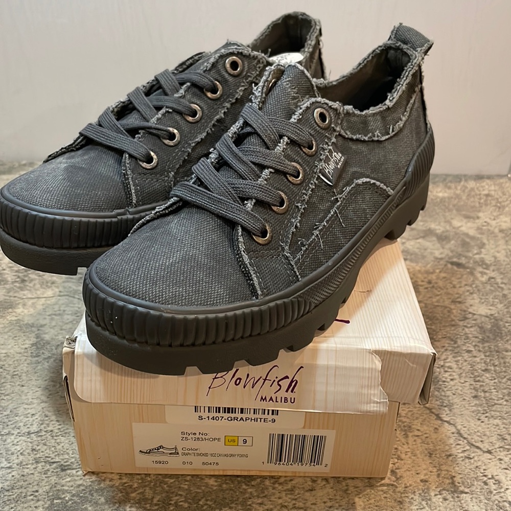 Brand new Blowfish Malibu Hope sneakers in graphite women’s size 9